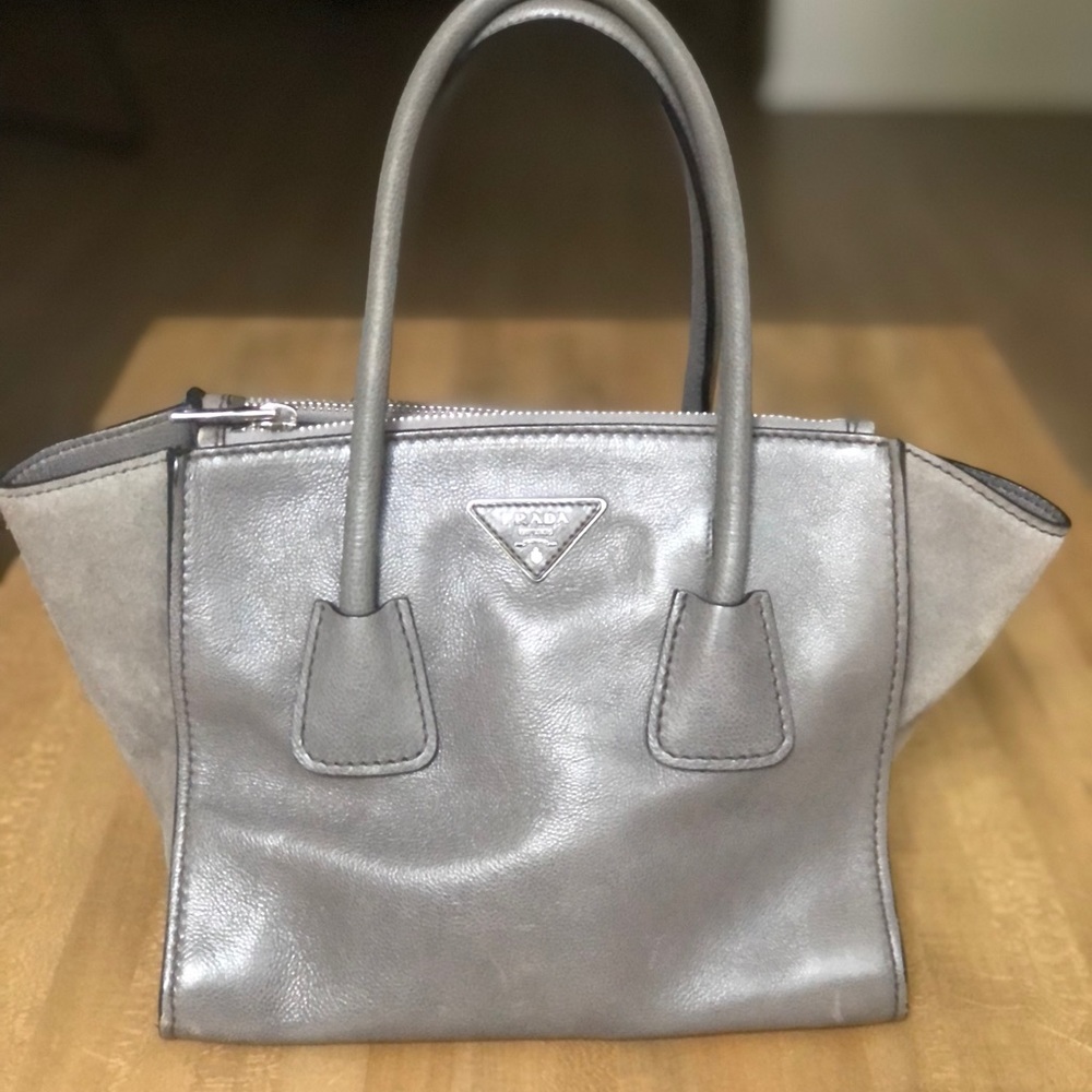 PRADA Calfskin+Scamoscia Grey Tote. Immaculate condition - never used! 🤍